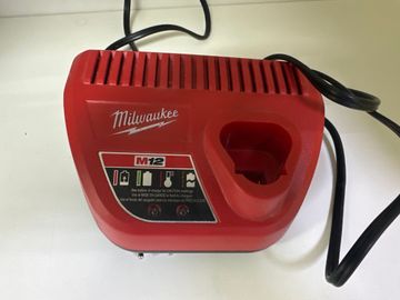 Б/в Шурупокрут Milwaukee 3453-20 / 1 акб 2,0 / зарядка 01-200810538