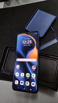 Б/в Мобільний телефон Motorola razr 60 8/256gb 01-200817175