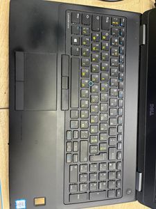 Dell 15/core i5 6300u ddr3/8gb ddr3/hdd *відсутній/ssd 250 gb/*інтегрована