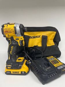 Б/у Акумуляторний гайкокрут Dewalt dcf850 1акб 20v 2ah зарядний пристрій 01-200876383