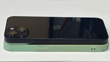 Б/в Мобільний телефон Apple iphone 13 128gb 01-200873342