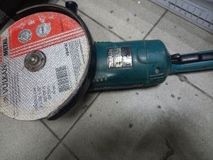 Б/у Угловая шлифмашина Makita ga9020s 01-200896138