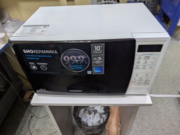 Б/в Мікрохвильова піч Samsung me83krw-1 01-200909017