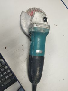 Б/у Угловая шлифмашина Makita ga5030 01-200914156
