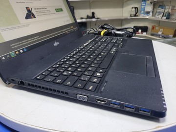 Б/в Ноутбук Fujitsu 15/core i5 7200u ddr3/8gb ddr3/ssd 128 gb/*інтегрована 01-200953543