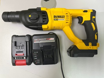 Б/в Перфоратор Dewalt dch133 1акб( einhell) 3ah зп( einhell) + адаптер акумулятора 01-201134742