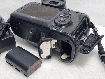 Б/в Фотоапарат Canon eos 5d mark iv body 01-201147480