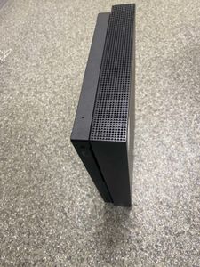 01-200593341: Microsoft xbox one x 1tb