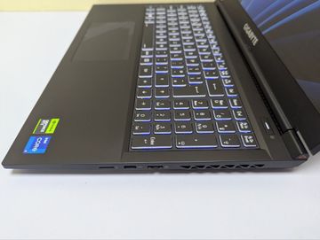 Б/в Ноутбук Gigabyte 15/core i7-13620h ddr5/16gb ddr5/ssd 1000 gb/geforce rtx4050 6gb 01-200852035