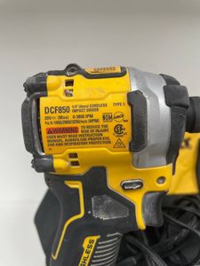 Б/у Акумуляторний гайкокрут Dewalt dcf850 1акб 20v 2ah зарядний пристрій 01-200876383