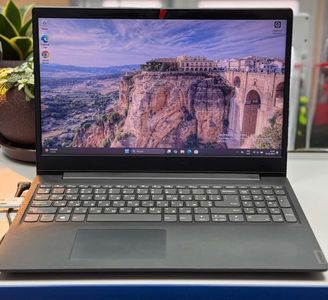 Б/в Ноутбук Lenovo 15/core i3 8130u ddr4/8gb ddr3/hdd *відсутній/ssd 2000 gb/geforce mx110 2gb 01-200888711