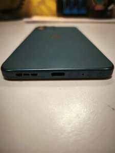 Б/в Мобільний телефон Motorola moto g06 4g 4/64gb 01-200900316