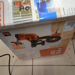 Б/в Фарбопульт з компресором Black&Decker hvlp200 01-200905521
