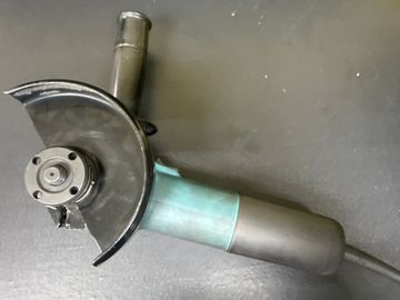 Б/у Угловая шлифмашина Makita 9558hnr 01-200908272