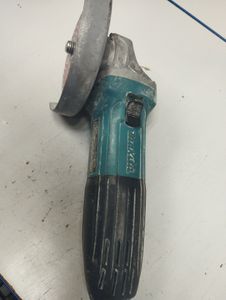 Б/у Угловая шлифмашина Makita ga5030 01-200914156