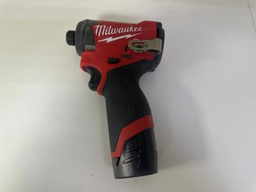 Б/в Шурупокрут Milwaukee 3453-20 / 1 акб 2,0 / зарядка 01-200810538