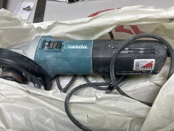 Б/в Кутова шліфмашина Makita 9565cvr 01-200812442