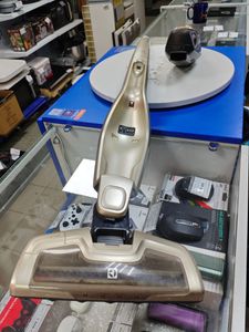 Б/у Пылесос Electrolux eer77ssm 01-200832911