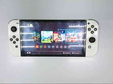 Б/в Ігрова приставка Nintendo switch oled 01-200921137
