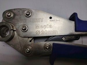 Б/в Ручний обтискний інструмент Geberit d 20 мм 01-200939354