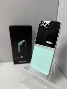 Б/в Мобільний телефон Samsung galaxy flip6 12/512gb 01-200983151