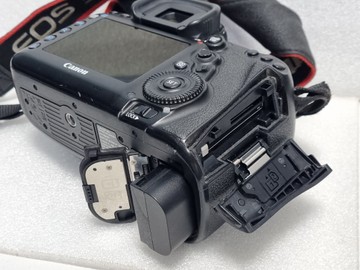 Б/у Фотоаппарат Canon eos 5d mark iv body 01-201011701