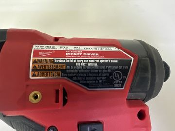 Б/в Шурупокрут Milwaukee 3453-20 / 1 акб 2,0 / зарядка 01-200810538