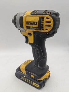 Б/в Шурупокрут Dewalt dcf885 1акб 1.5ah зп 01-200887901