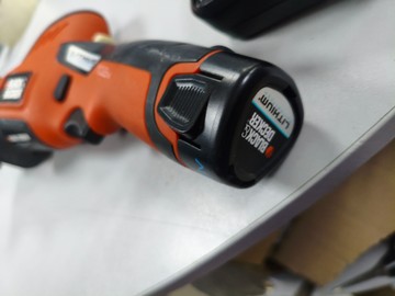 Б/в Акумуляторна шабельна пила Black&Decker gkc108 01-200998900