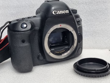 Б/у Фотоаппарат Canon eos 5d mark iv body 01-201011701