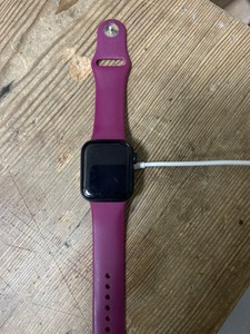 Б/в Смарт-годинник Apple watch se 2 gps 40mm aluminium case 01-201137279