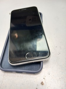 Б/в Мобільний телефон Apple iphone se 2020 64gb 01-201140111