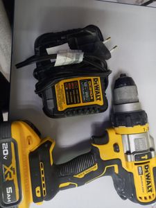 Б/в Шурупокрут Dewalt dcd999 1акб 5ah зп 01-200799882