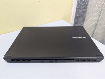 Б/в Ноутбук Gigabyte 15/core i7-13620h ddr5/16gb ddr5/ssd 1000 gb/geforce rtx4050 6gb 01-200852035