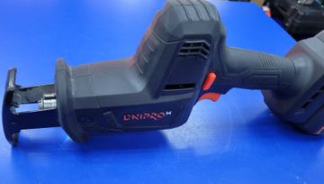 Б/у Сабельная пила Dnipro-M drs-201bc compact 1акб 4ah зп 01-200873197