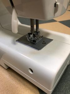 Б/в Швейна машина Singer tradition 2250 01-200886963