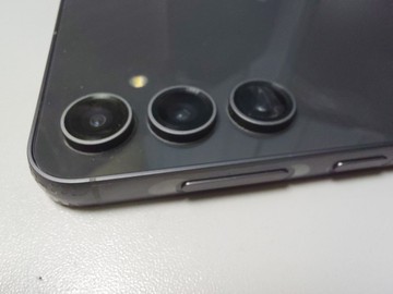 Б/у Мобільний телефон Samsung galaxy s23 fe sm-s711b 8/256gb 01-200954750