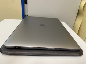 Б/в Ноутбук Apple ноутбук apple macbook pro/a1990 15.4"/core i9 2,4ghz/ram16gb/ssd512gb/radeon pro 555/retina/touch ba 01-200995043