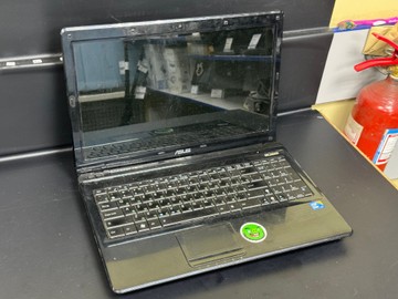 Asus 15/core i3 330m ddr3/3gb ddr3/hdd 250 gb/ssd *відсутній/*інтегрована