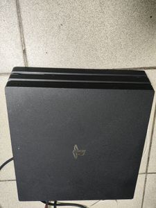 Б/у Игровая приставка Sony playstation 4 pro 1tb 01-200902723
