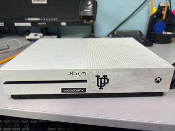 Б/в Ігрова приставка Microsoft xbox one s 500gb 01-200906571