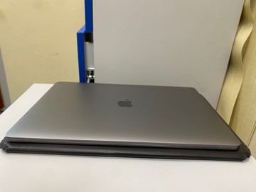 Б/в Ноутбук Apple ноутбук apple macbook pro/a1990 15.4"/core i9 2,4ghz/ram16gb/ssd512gb/radeon pro 555/retina/touch ba 01-200995043