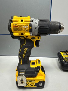 Б/в Набір інструментів Dewalt dcf850 20v. dcg405 20v. dcd805 20v 3 акб 4ah зп 01-201152819