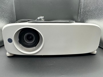 Б/в Проектор Panasonic pt-vz580 01-200891084