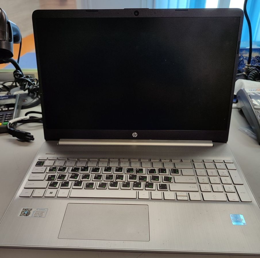 єкр. 15,6/ core i3-1215u/ ram8gb/ ssd240gb/ intel uhd