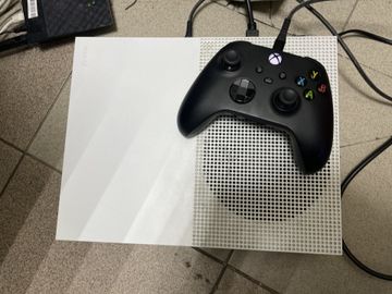 01-200604309: Microsoft xbox one s 1tb