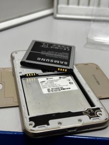 Б/в Мобільний телефон Samsung galaxy j3 2016 j320h 01-200796681