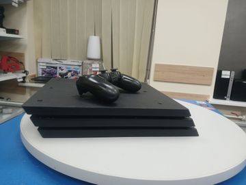 Б/у Игровая приставка Sony playstation 4 pro 01-200760007