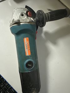 Б/у Угловая шлифмашина Sturm ag90121p 01-200840208