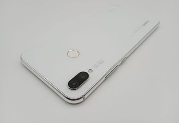 Б/в Мобільний телефон Huawei p smart plus ine-lx1 4/64gb 01-200918708
